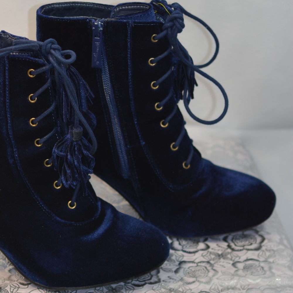 Blue Velvet Lace up Heeled Boots  SZ 9 Nature Breeze